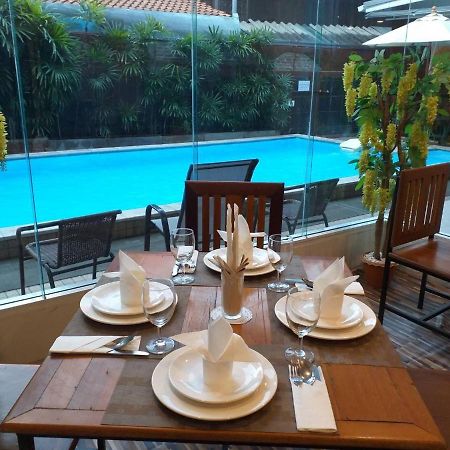 Ratana Hotel Chiang Mai Extérieur photo