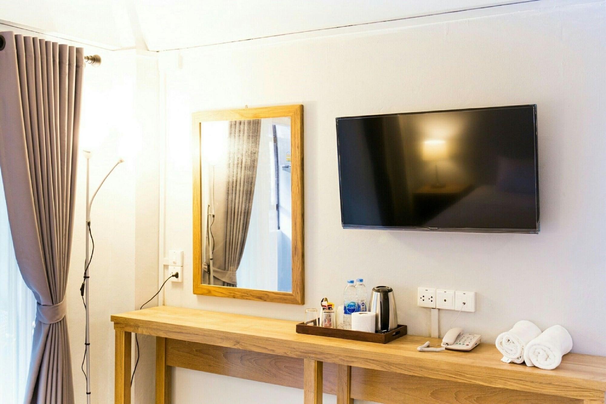 Ratana Hotel Chiang Mai Extérieur photo
