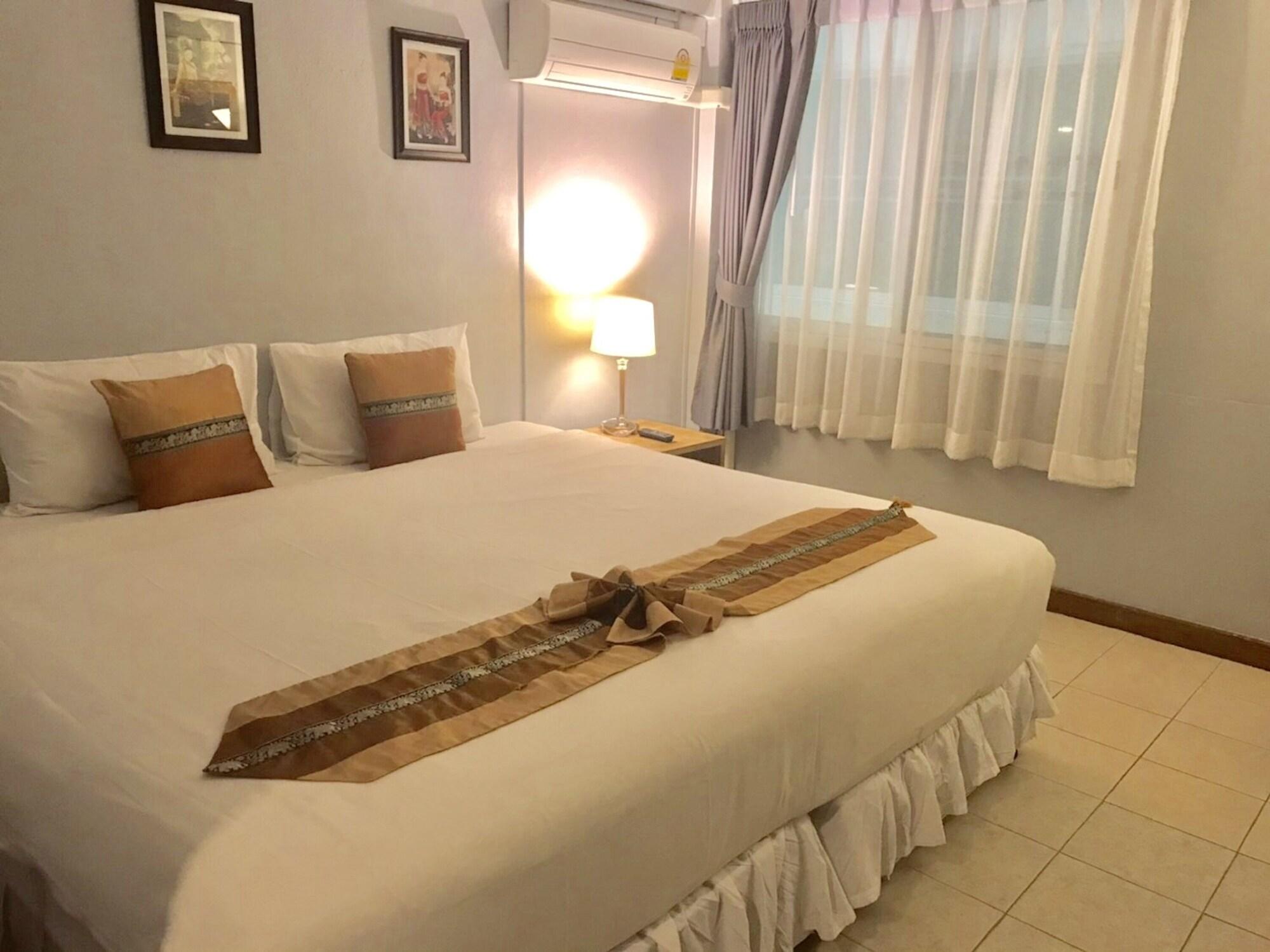Ratana Hotel Chiang Mai Extérieur photo