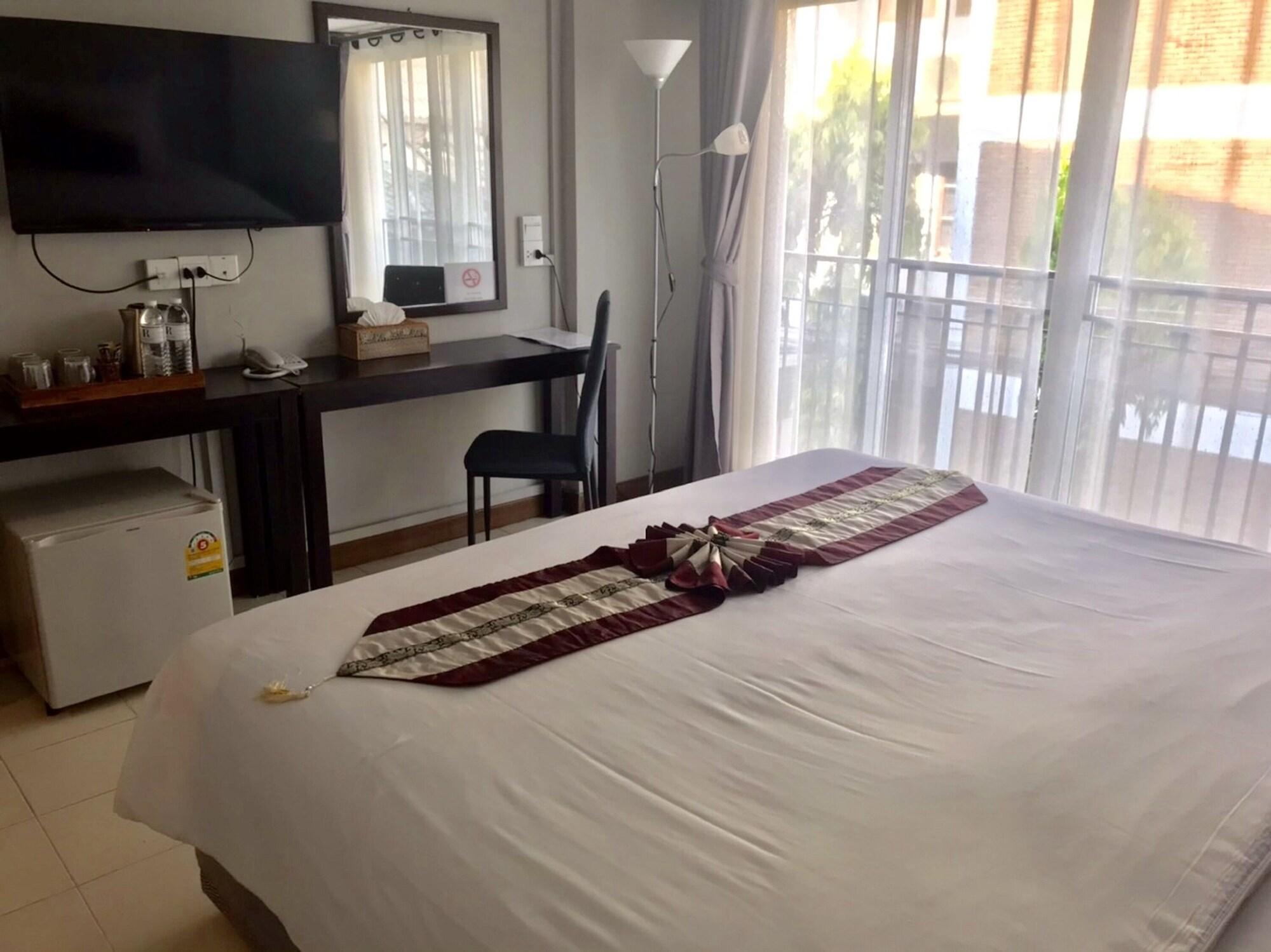 Ratana Hotel Chiang Mai Extérieur photo