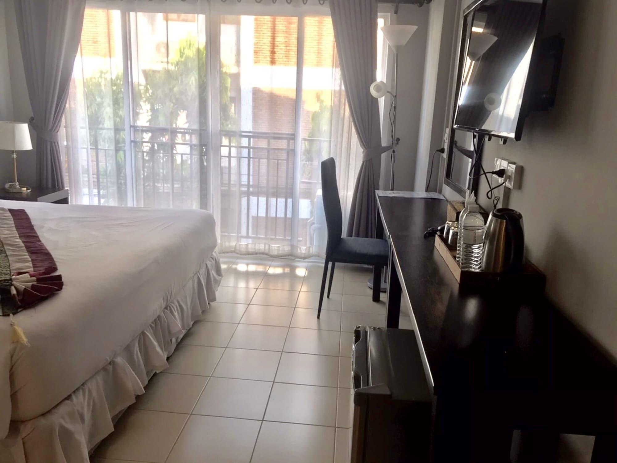 Ratana Hotel Chiang Mai Extérieur photo