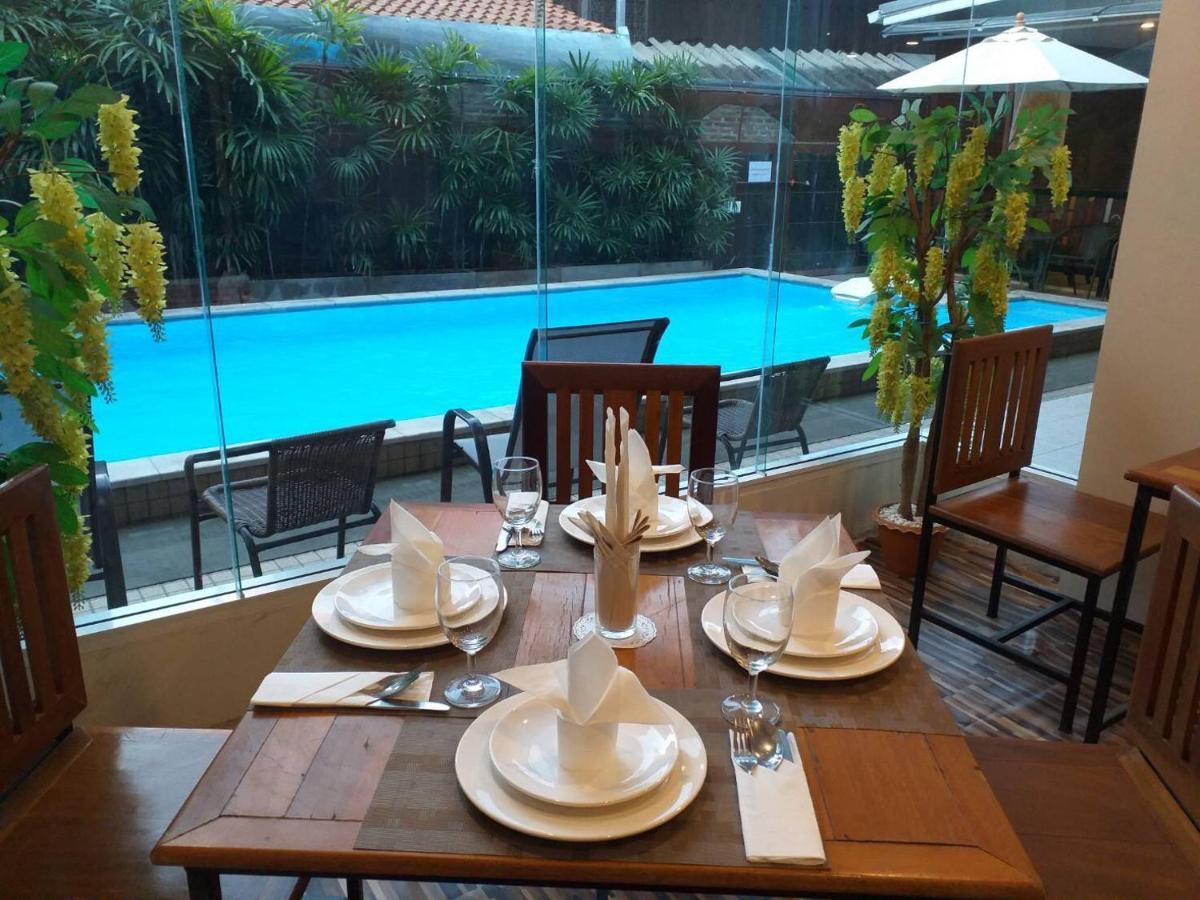 Ratana Hotel Chiang Mai Extérieur photo